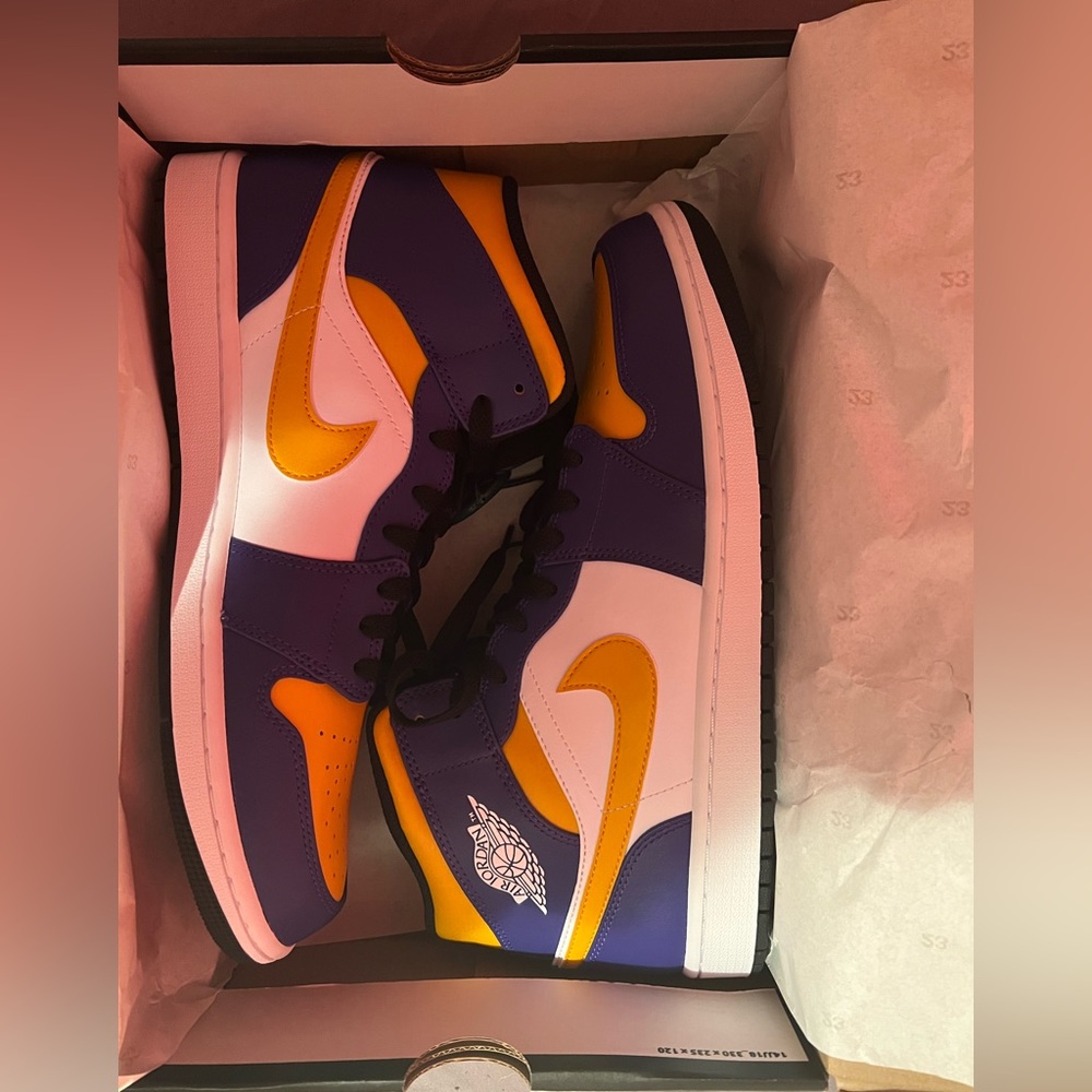 Men’s Air Jordan 1 Mid Lakers